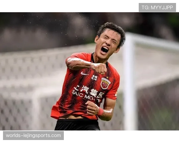 杜月徵单刀破门瞬间，重庆铜梁龙小将冷静推射送浙江队赛季首败